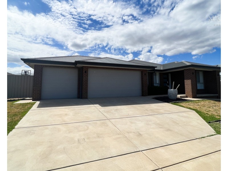 33 Paradise Drive, Gobbagombalin NSW 2650