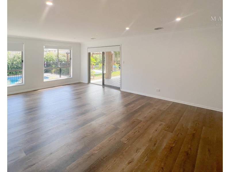 33 Paradise Drive, Gobbagombalin NSW 2650