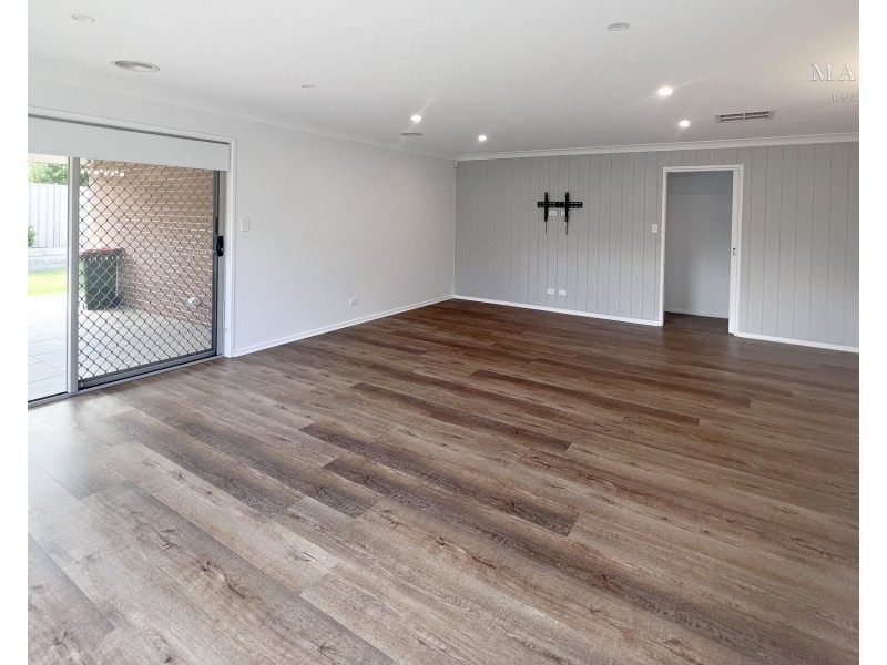 33 Paradise Drive, Gobbagombalin NSW 2650