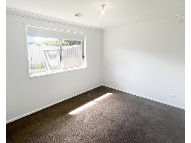 33 Paradise Drive, Gobbagombalin NSW 2650