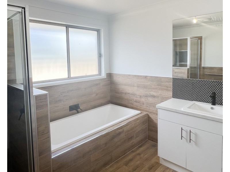 33 Paradise Drive, Gobbagombalin NSW 2650