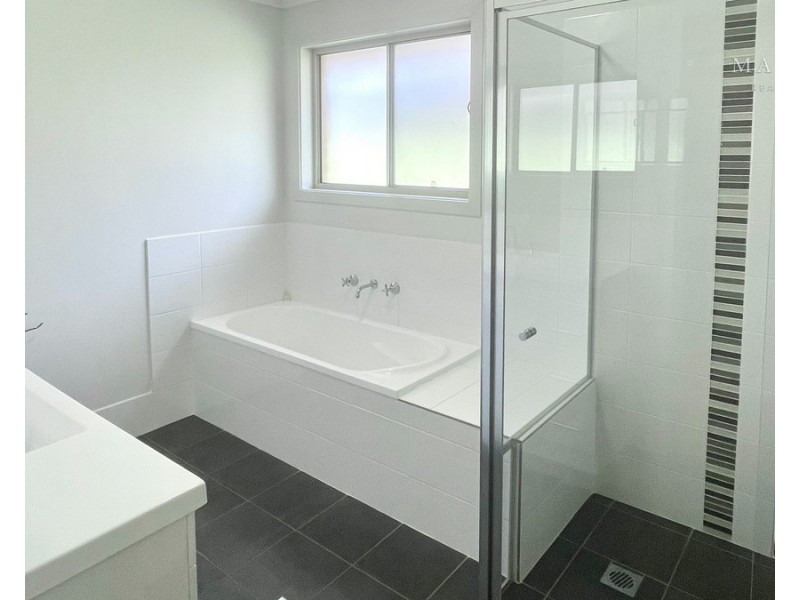 11 Hazelwood Drive, Forest Hill NSW 2651