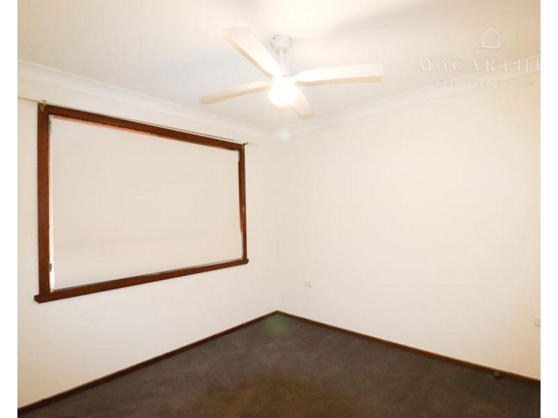 16 Pinaroo Drive, Glenfield Park NSW 2650