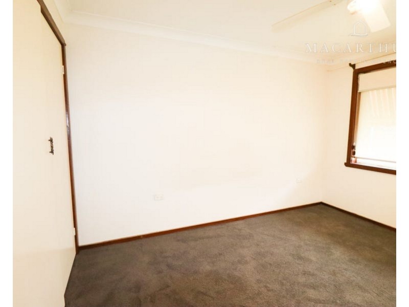 16 Pinaroo Drive, Glenfield Park NSW 2650
