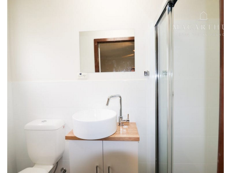 16 Pinaroo Drive, Glenfield Park NSW 2650
