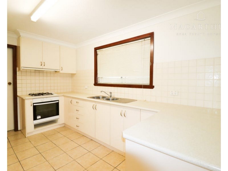 16 Pinaroo Drive, Glenfield Park NSW 2650