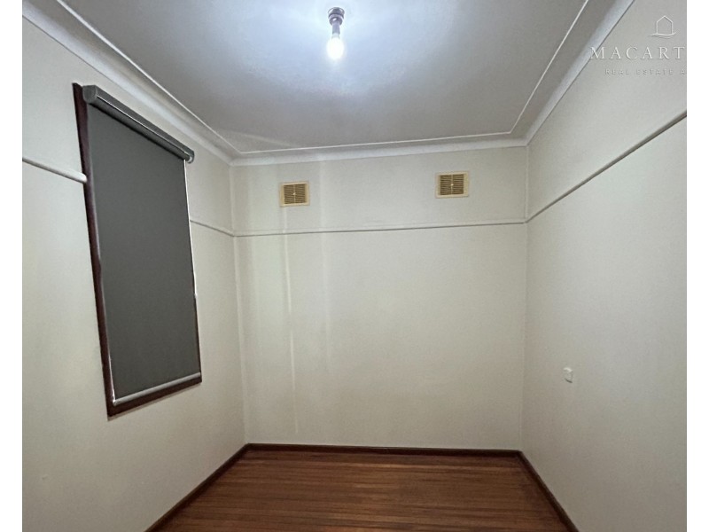 6 Phillip Avenue, Mount Austin NSW 2650