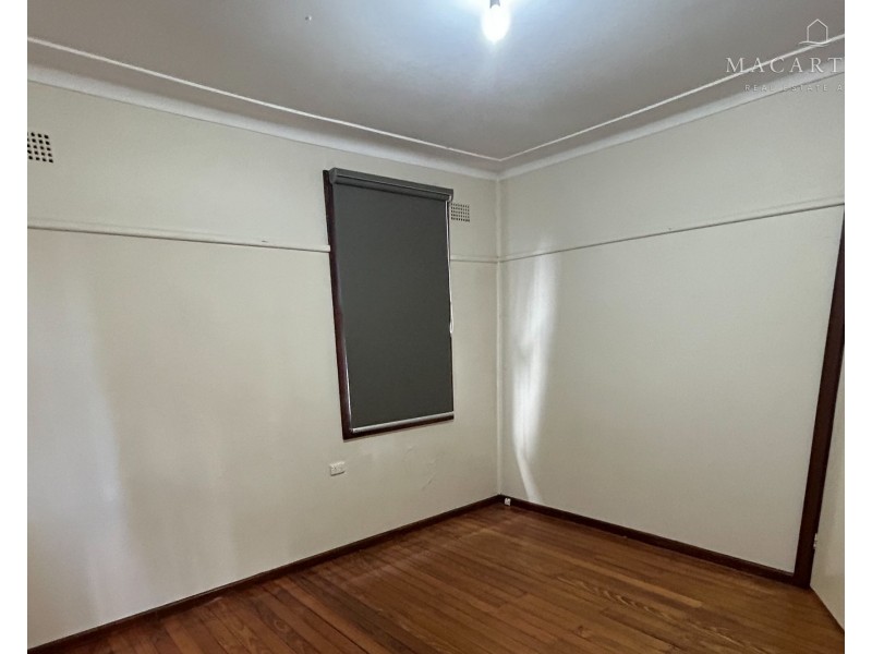 6 Phillip Avenue, Mount Austin NSW 2650