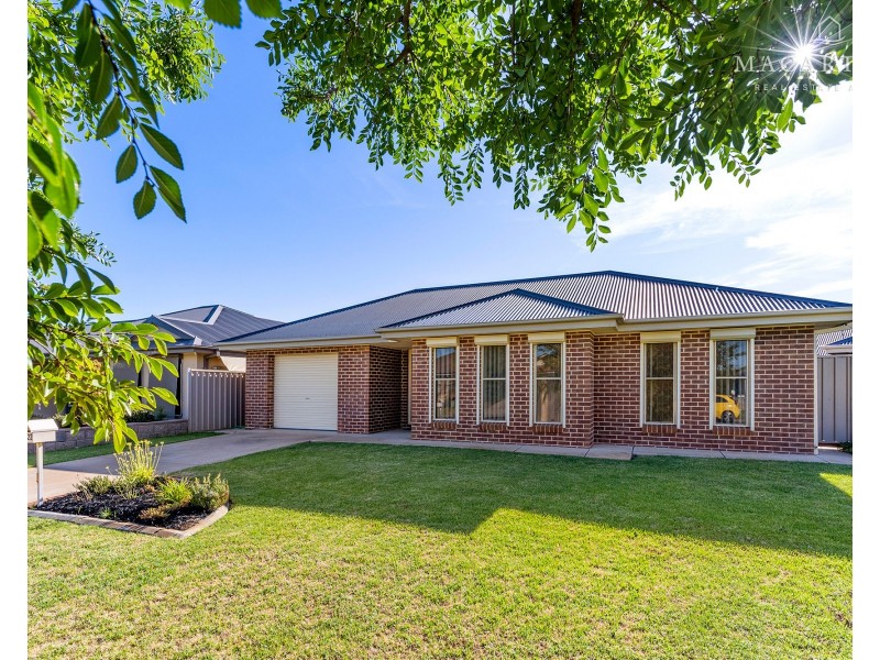 2/22 Warambee Street, Glenfield Park NSW 2650