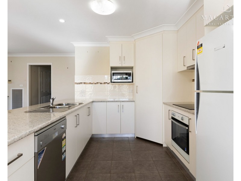 2/22 Warambee Street, Glenfield Park NSW 2650