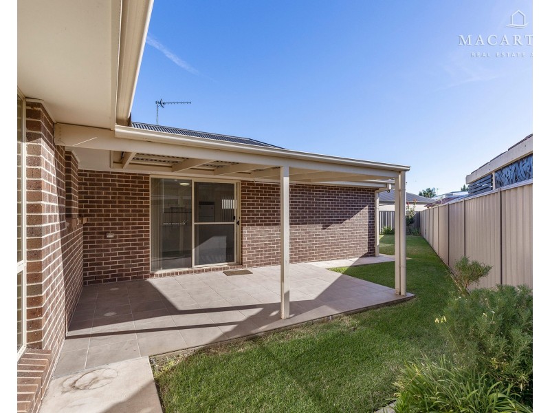 2/22 Warambee Street, Glenfield Park NSW 2650