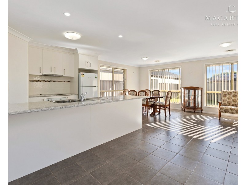 2/22 Warambee Street, Glenfield Park NSW 2650
