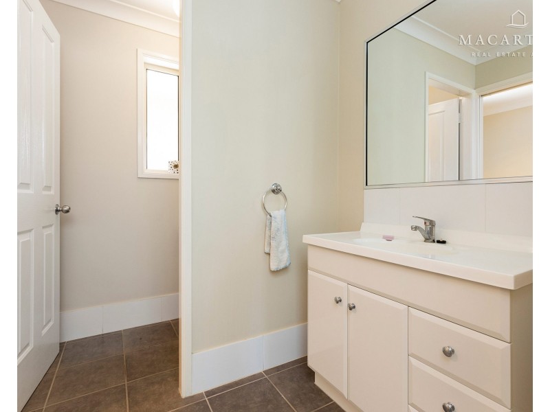 2/22 Warambee Street, Glenfield Park NSW 2650