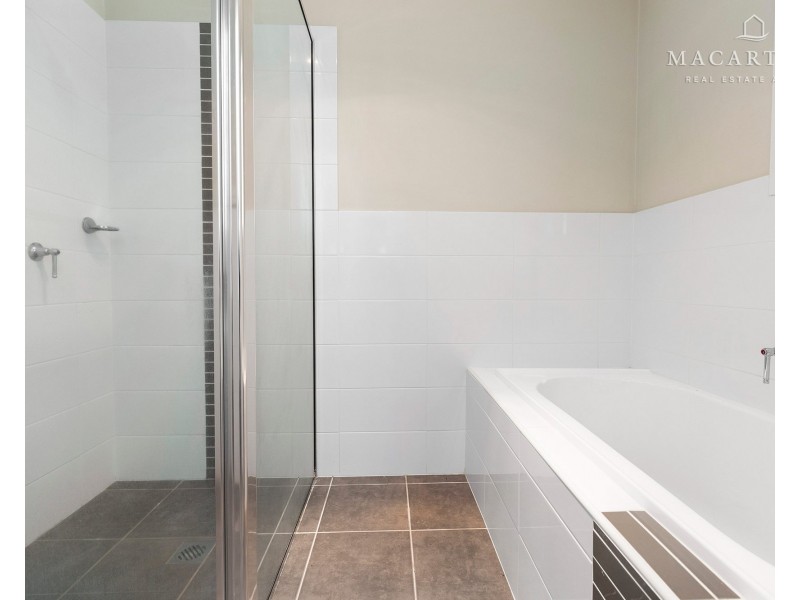2/22 Warambee Street, Glenfield Park NSW 2650