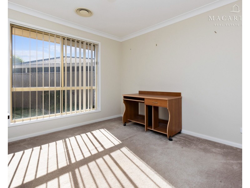 2/22 Warambee Street, Glenfield Park NSW 2650
