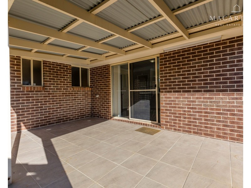2/22 Warambee Street, Glenfield Park NSW 2650
