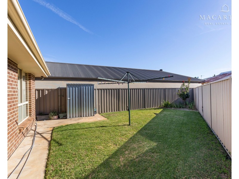 2/22 Warambee Street, Glenfield Park NSW 2650