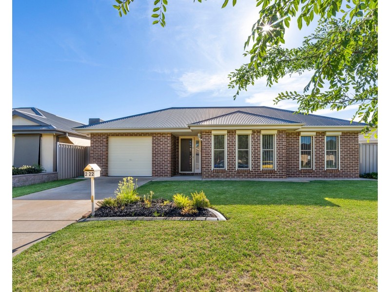 2/22 Warambee Street, Glenfield Park NSW 2650