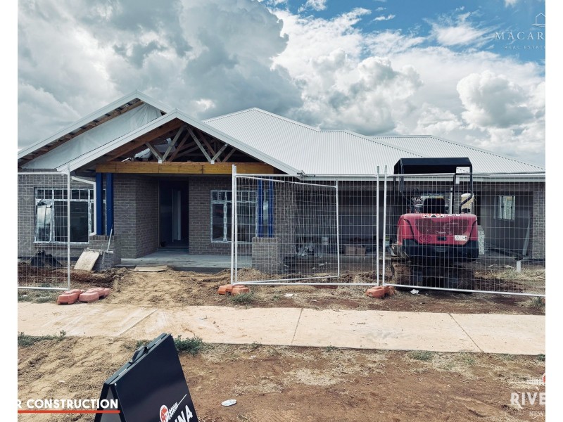 18 Lacebark Drive, Forest Hill NSW 2651