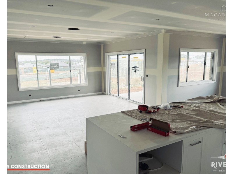 18 Lacebark Drive, Forest Hill NSW 2651