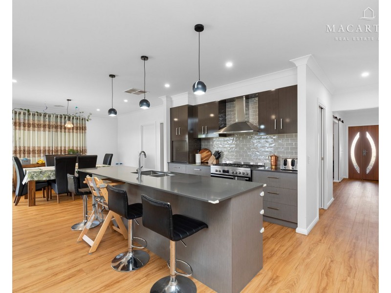 48 Paradise Drive, Gobbagombalin NSW 2650