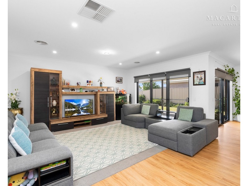 48 Paradise Drive, Gobbagombalin NSW 2650