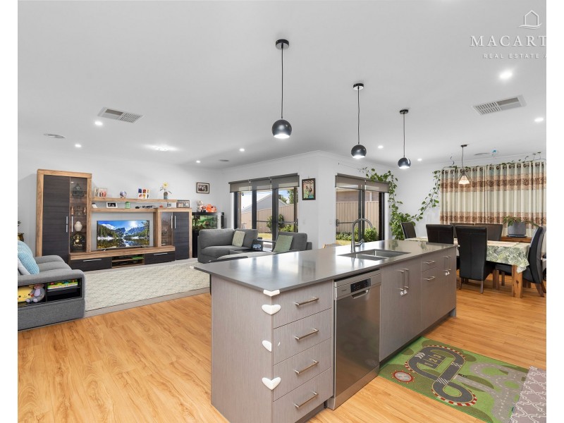 48 Paradise Drive, Gobbagombalin NSW 2650