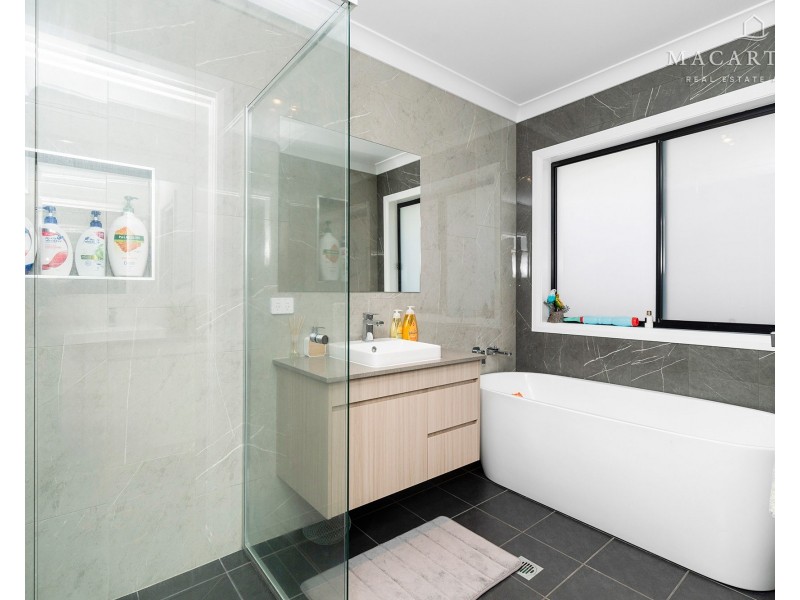 48 Paradise Drive, Gobbagombalin NSW 2650