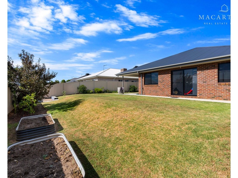 48 Paradise Drive, Gobbagombalin NSW 2650