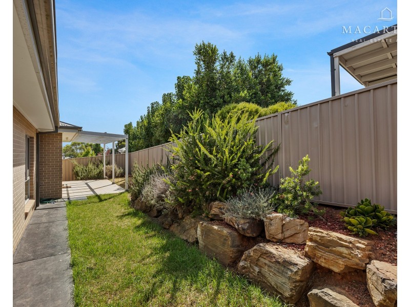 2/7 Burrundulla Road, Bourkelands NSW 2650