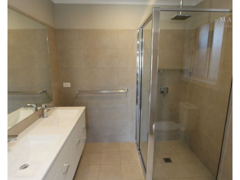 39 Strickland Drive, Boorooma NSW 2650