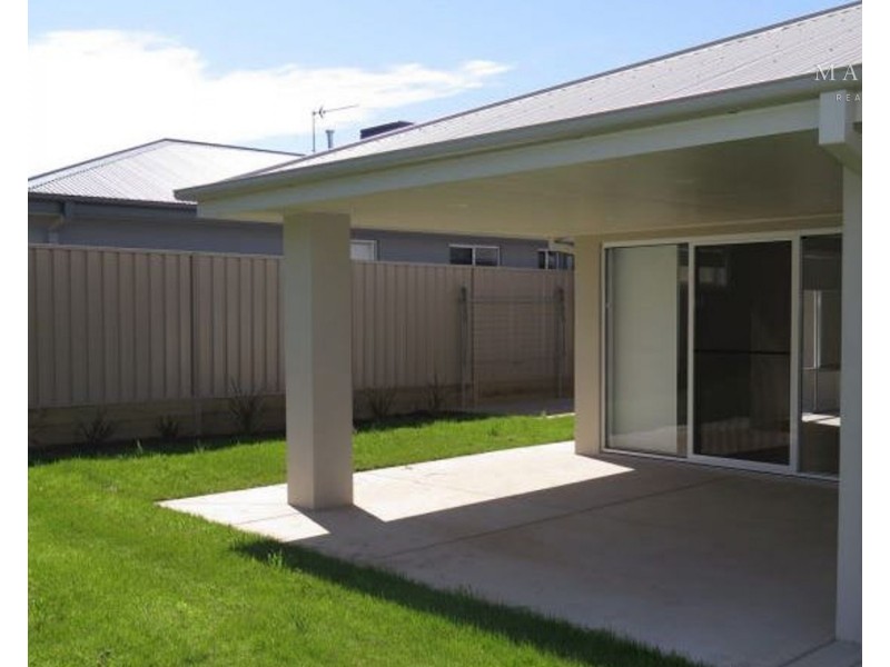 39 Strickland Drive, Boorooma NSW 2650