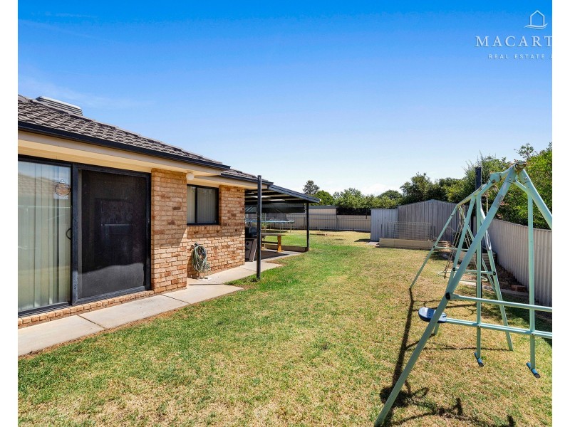 74 Veale Street, Ashmont NSW 2650