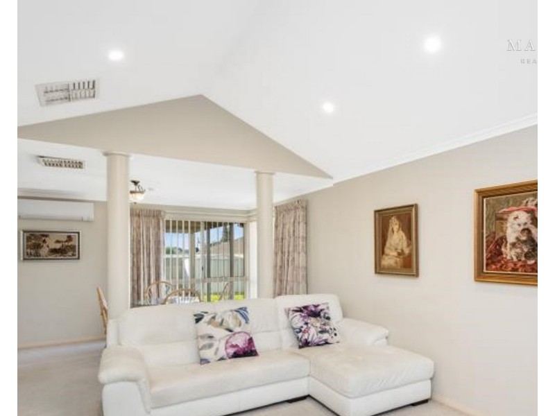 8 Woomera Place, Glenfield Park NSW 2650