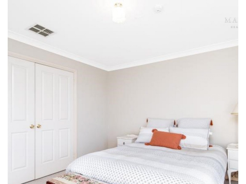 8 Woomera Place, Glenfield Park NSW 2650