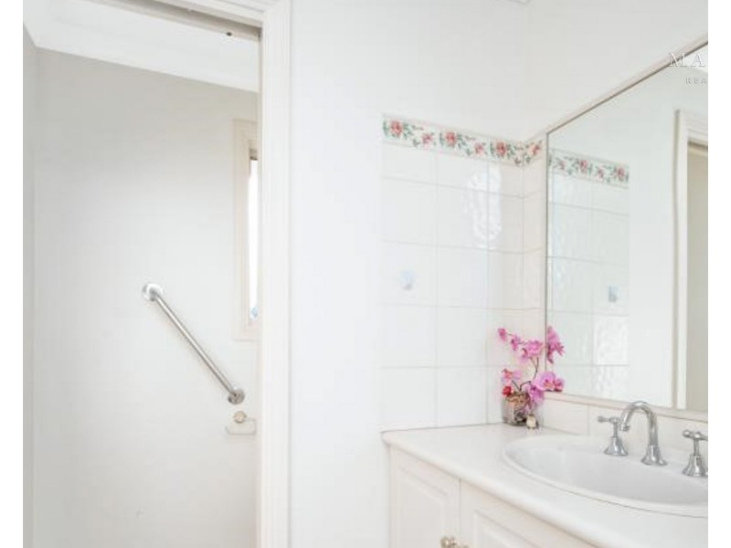 8 Woomera Place, Glenfield Park NSW 2650
