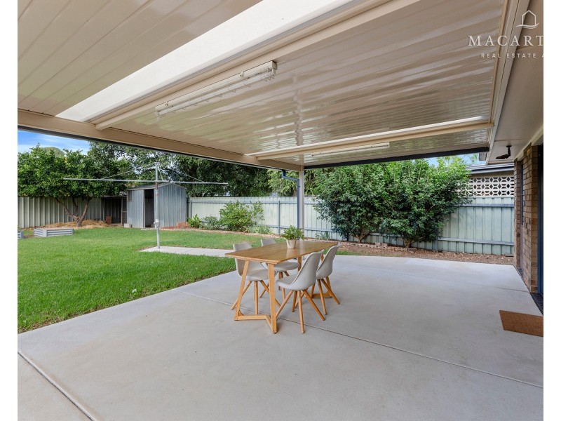 8 Dalman Parkway, Glenfield Park NSW 2650