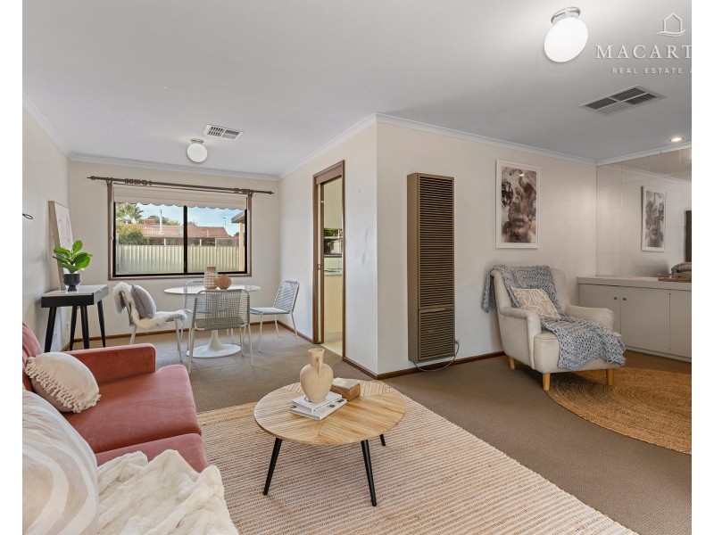 8 Dalman Parkway, Glenfield Park NSW 2650