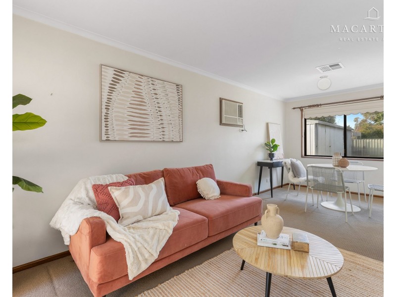 8 Dalman Parkway, Glenfield Park NSW 2650