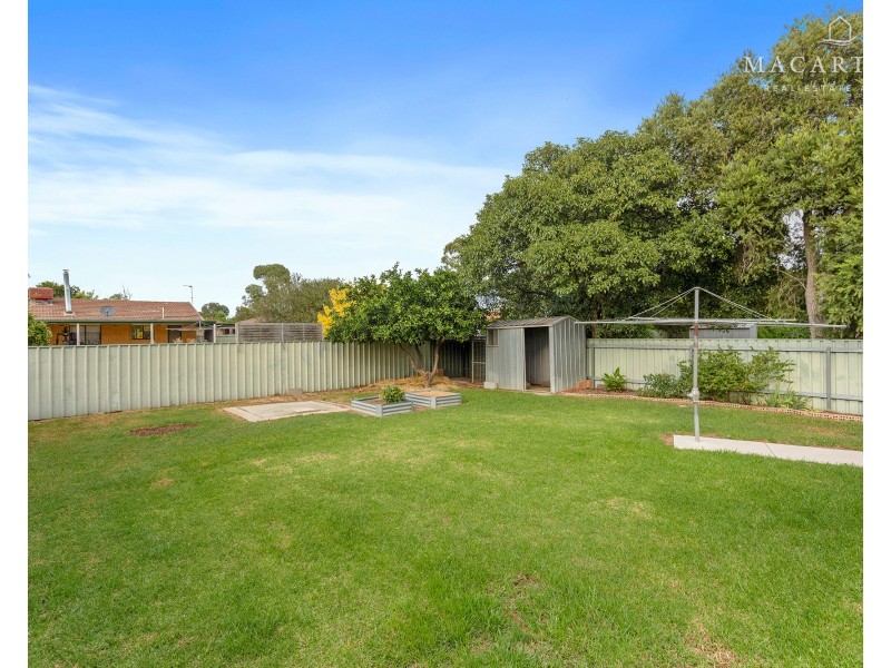 8 Dalman Parkway, Glenfield Park NSW 2650
