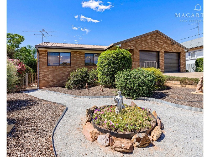 163 Cowabbie Street, Coolamon NSW 2701
