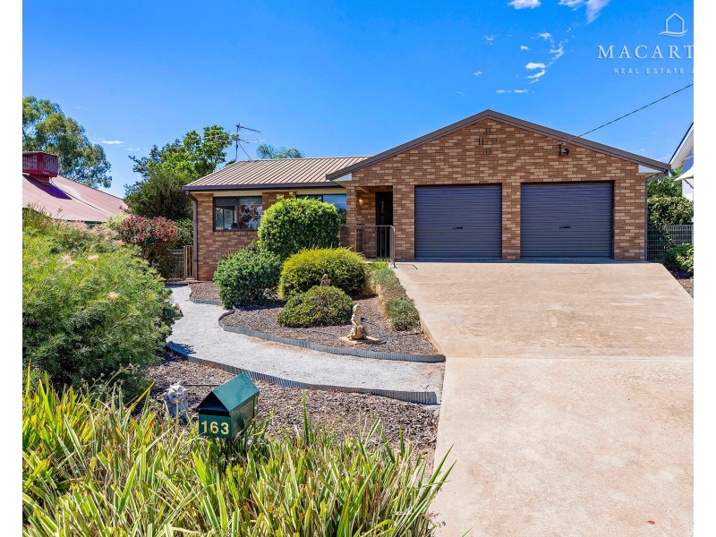 163 Cowabbie Street, Coolamon NSW 2701