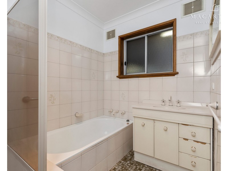 65 Fay Avenue, Kooringal NSW 2650