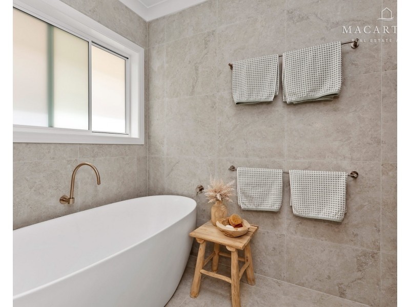 126 Muttama Parade, Gobbagombalin NSW 2650