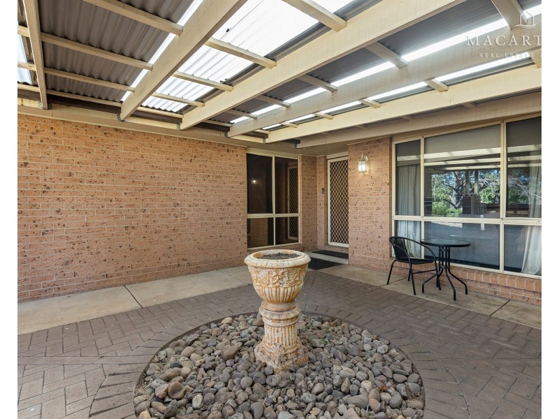71 Dalman Parkway, Glenfield Park NSW 2650