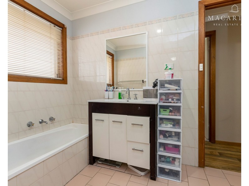 71 Dalman Parkway, Glenfield Park NSW 2650