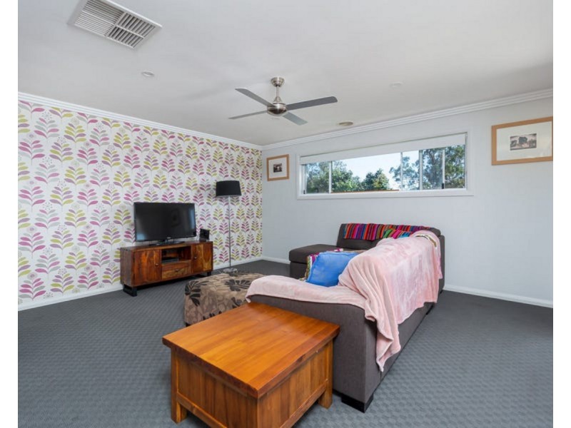 26 Barton Avenue, Lloyd NSW 2650
