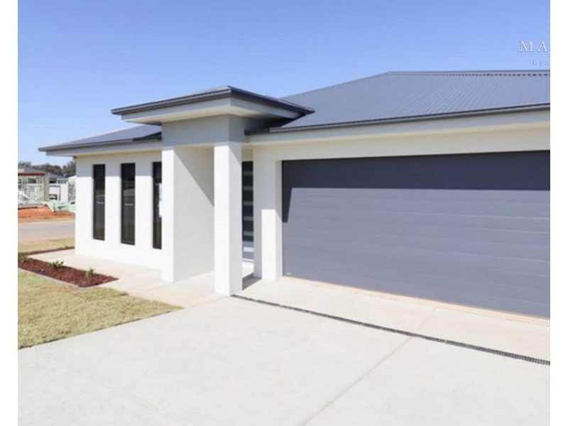 1/77 Coppabella Drive, Gobbagombalin NSW 2650