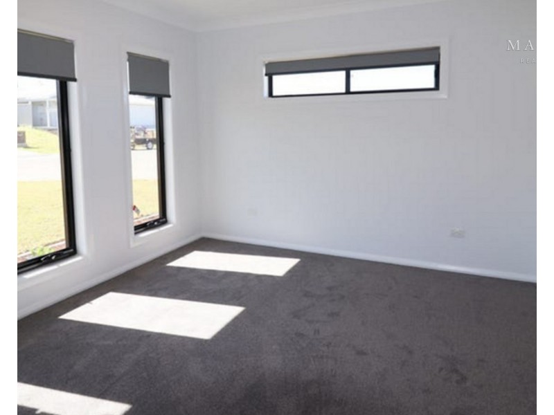 1/77 Coppabella Drive, Gobbagombalin NSW 2650