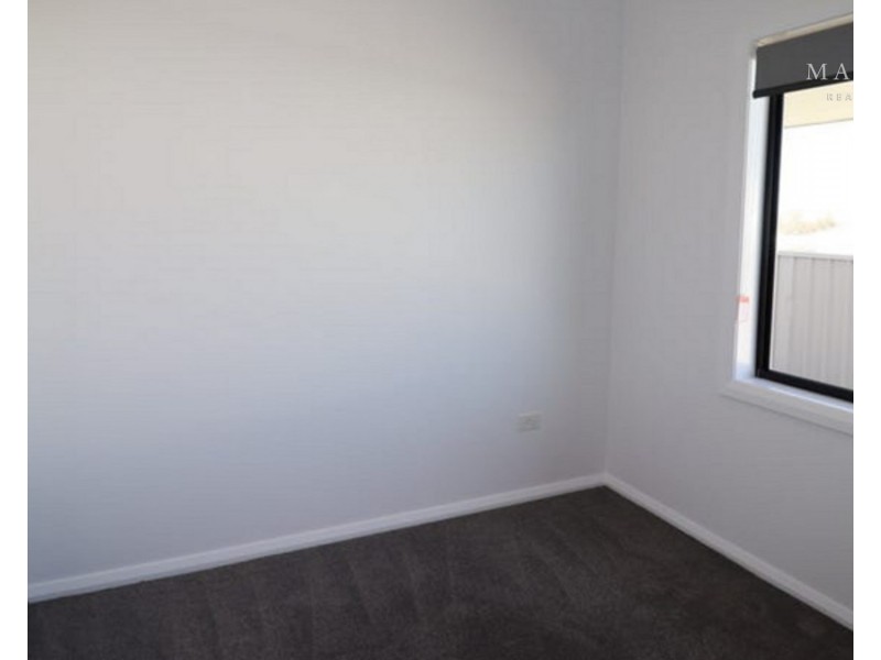 1/77 Coppabella Drive, Gobbagombalin NSW 2650